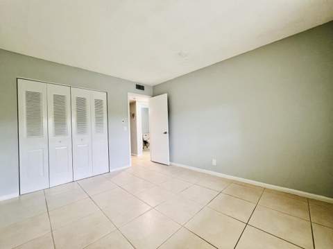 74 Berkshire C, West Palm Beach FL - photo 7 of 18