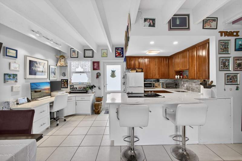 1 bedroom Stock Cooperative at 4001 S Ocean Boulevard #218, Tropicana Gardens Inc, South Palm Beach — photo 4
