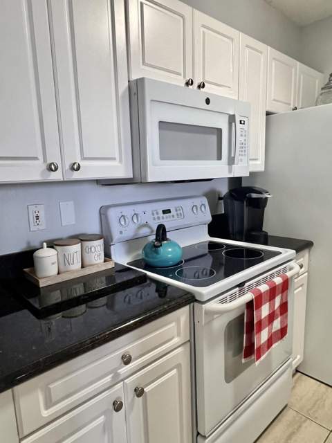 651 Okeechobee Boulevard #706, West Palm Beach FL - photo 18 of 47