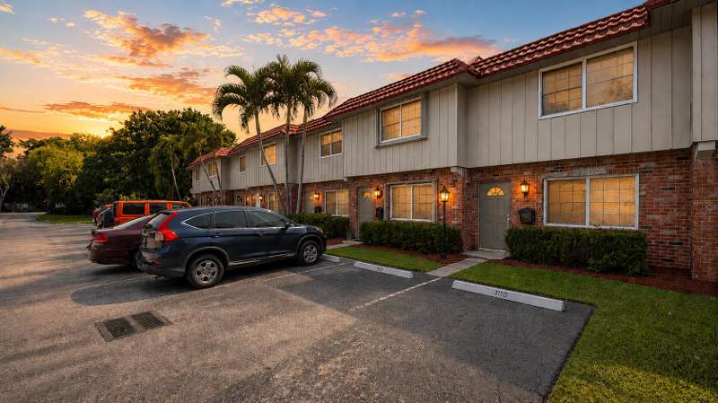 2 bedroom Townhouse at 67 NE 20th Court #6h, Manor Grove Village Three Condo, Wilton Manors — photo 2