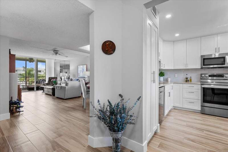 2 bedroom Condominium at 6698 10th Avenue #305, Hamlet At Poinciana Condo, Lake Worth — photo 3