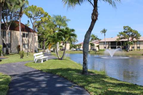 327 Pine Ridge Circle #B-2, Greenacres FL - photo 12 of 18