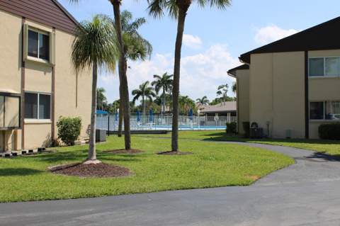 327 Pine Ridge Circle #B-2, Greenacres FL - photo 16 of 18