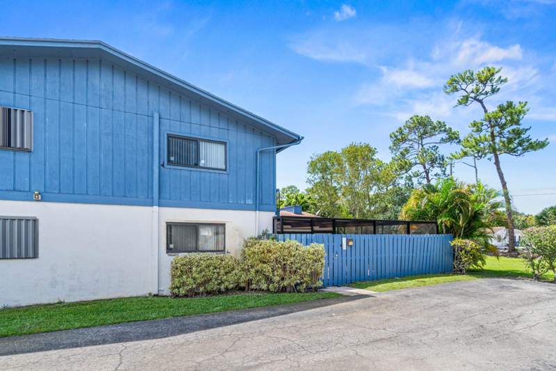 3 bedroom Townhouse at 4585 Holly Lake Drive, Country As, Lake Worth — photo 2