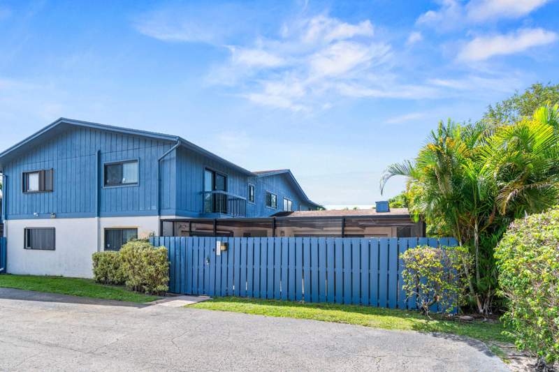 3 bedroom Townhouse at 4585 Holly Lake Drive, Country As, Lake Worth — photo 3