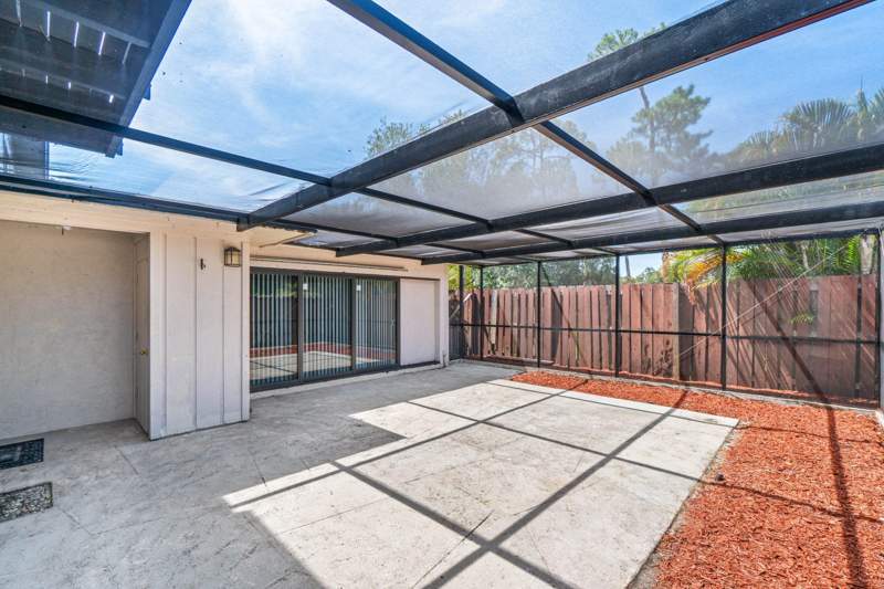 3 bedroom Townhouse at 4585 Holly Lake Drive, Country As, Lake Worth — photo 4
