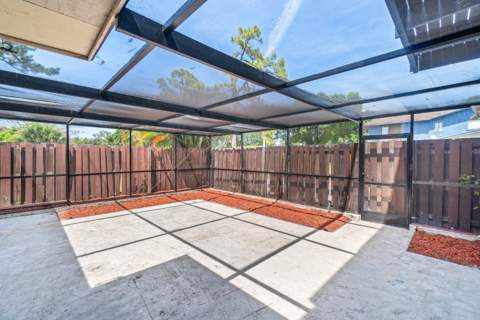 4585 Holly Lake Drive, Lake Worth FL - photo 7 of 32