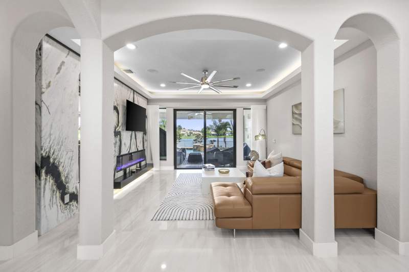 6 bedroom Single Family Residence at 10980 NW 69th Place, Parkland Isles, Parkland — photo 4
