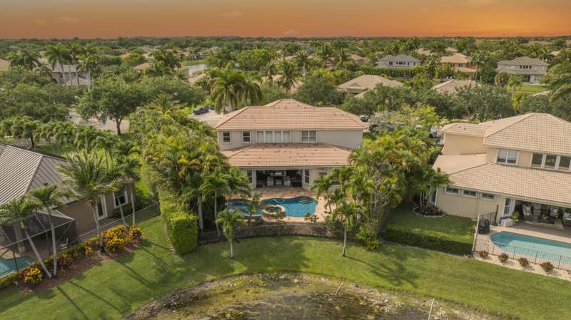 6 bedroom Single Family Residence at 10980 NW 69th Place, Parkland Isles, Parkland — photo 3
