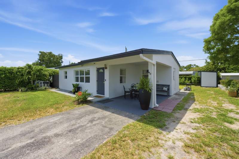 2 bedroom Single Family Residence at 330 NE 59th Court, Collier Estates 1st Add, Oakland Park — photo 3