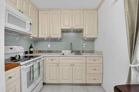 502 Normandy K, Delray Beach FL - photo 9 of 65