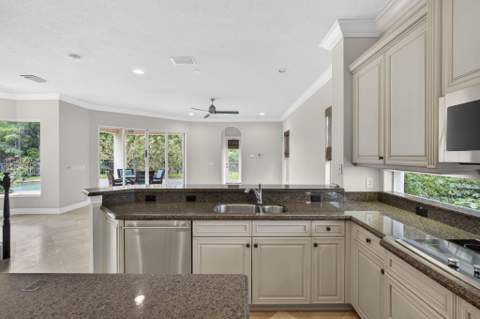 625 Glenfield Way, Royal Palm Beach FL - photo 16 of 60