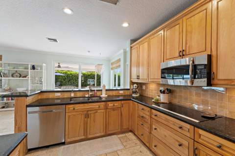 10295 Allamanda Boulevard, Palm Beach Gardens FL - photo 16 of 53