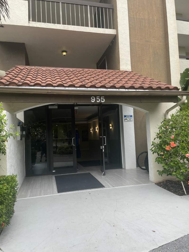 1 bedroom Condominium at 955 Egret Circle #411, Lavers Resort & Racquet Club, Delray Beach — photo 2