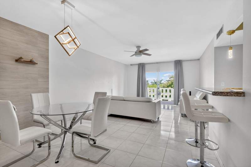 2 bedroom Condominium at 4330 Hillcrest Drive #302, Hillcrest East No 23 Condo, Hollywood — photo 2