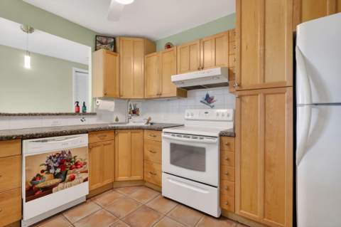 4330 Hillcrest Drive #302, Hollywood FL - photo 10 of 45