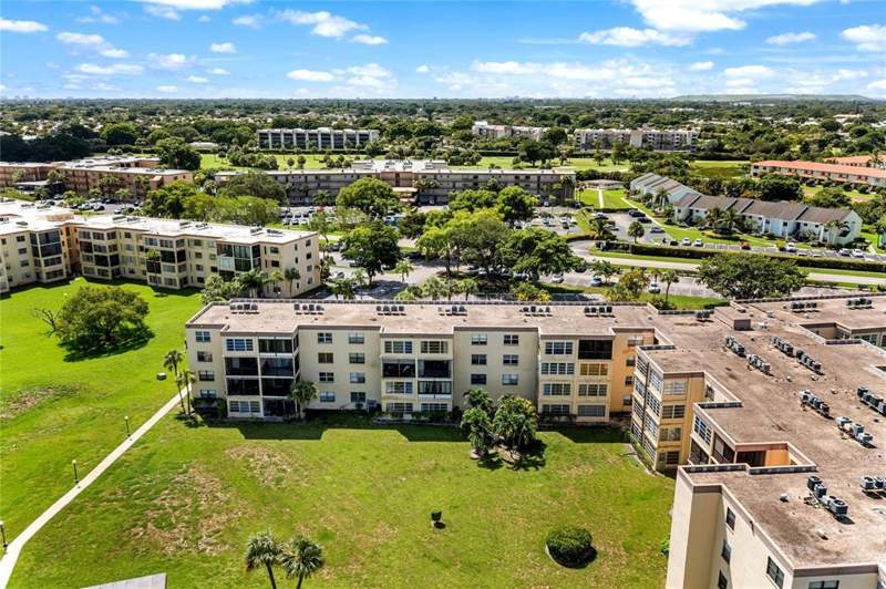 2 bedroom Condominium at 9355 SW 8th Street #109, Isle Of Sandalfoot Condo, Boca Raton — photo 4
