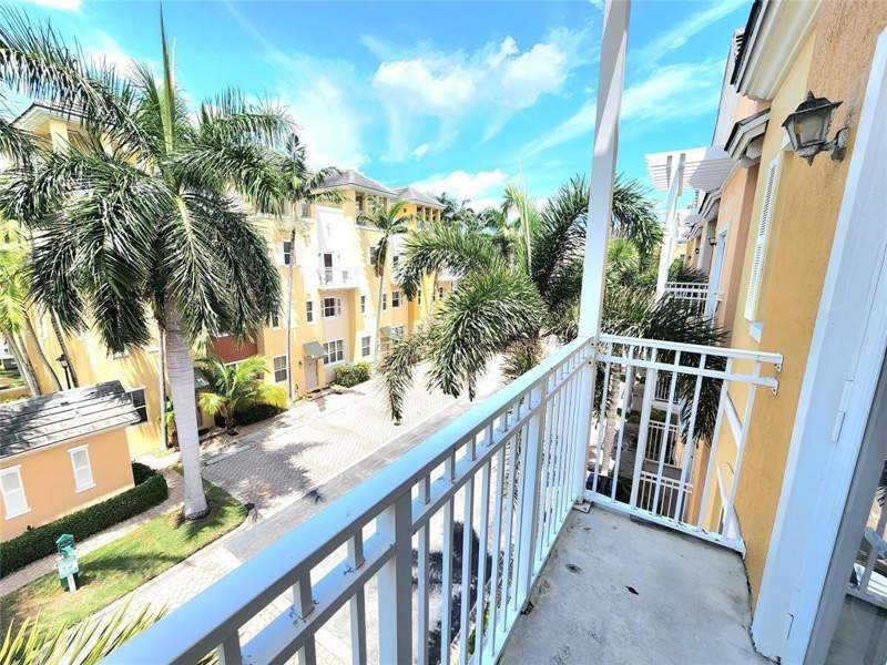 2 bedroom Townhouse at 2317 Vintage Drive, Shoal Creek At Lighthouse Point, Lighthouse Point — photo 2