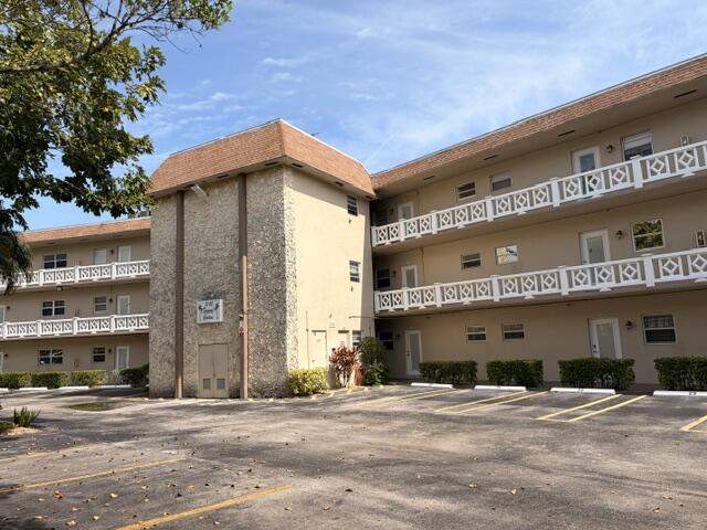 2 bedroom Condominium at 5103 NW 35th Street #401, Hawaiian Gardens, Lauderdale Lakes — photo 4
