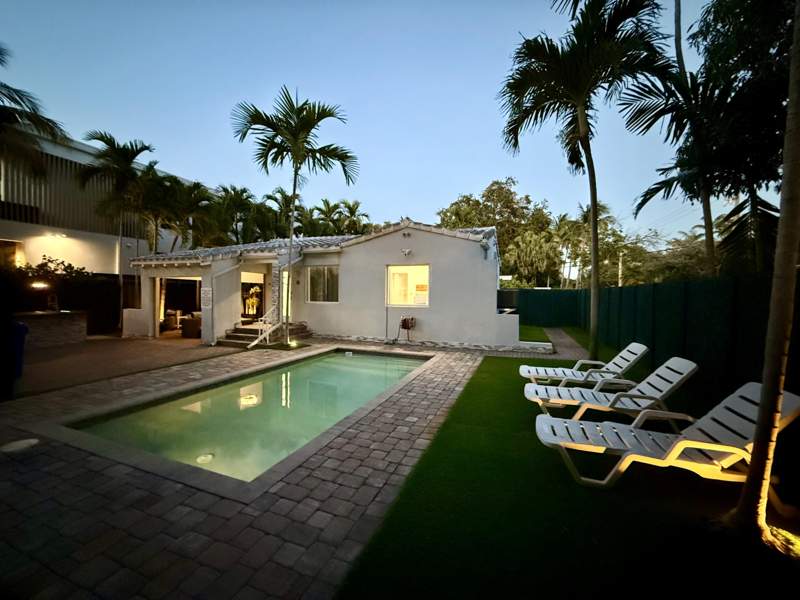 4 bedroom Single Family Residence at 700 NE 17th Way, Victoria Highlands Amd Plat, Fort Lauderdale — photo 2