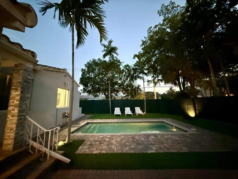 4 bedroom Single Family Residence at 700 NE 17th Way, Victoria Highlands Amd Plat, Fort Lauderdale — photo 5