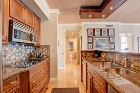780 S Sapodilla Avenue #401, West Palm Beach FL - photo 6 of 44