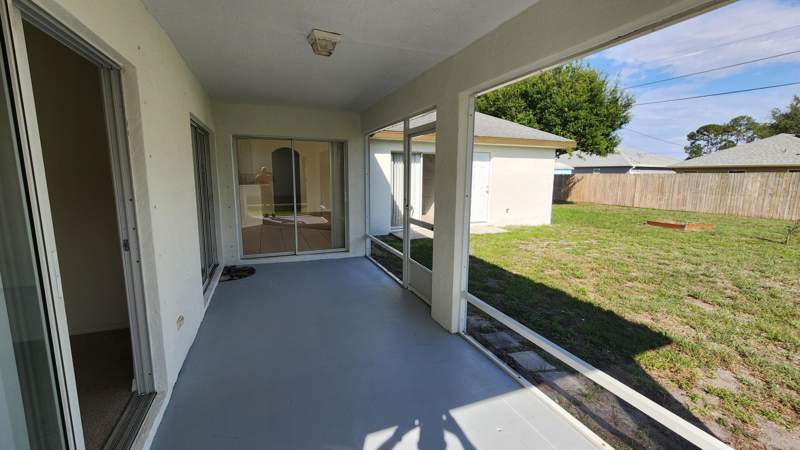 4 bedroom Single Family Residence at 474 SW Namoit Place, Port St Lucie Section 34, Port St. Lucie — photo 2