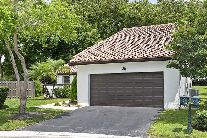 3 bedroom Single Family Residence at 1955 Sacramento, COUNTRY ISLES PATIO HOMES, Weston — photo 2