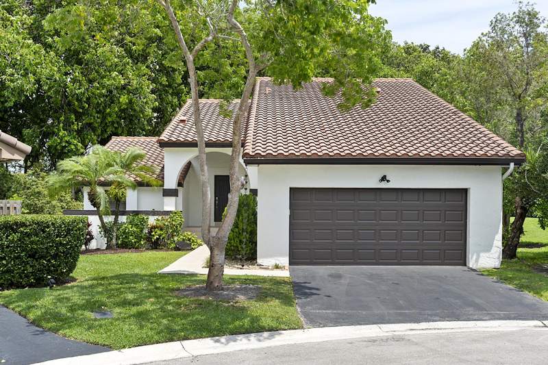 3 bedroom Single Family Residence at 1955 Sacramento, COUNTRY ISLES PATIO HOMES, Weston — photo 3