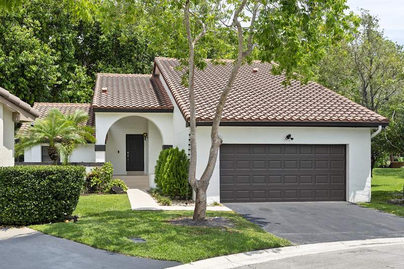 3 bedroom Single Family Residence at 1955 Sacramento, COUNTRY ISLES PATIO HOMES, Weston — photo 4