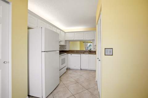 3146 Via Poinciana #407, Greenacres FL - photo 15 of 39