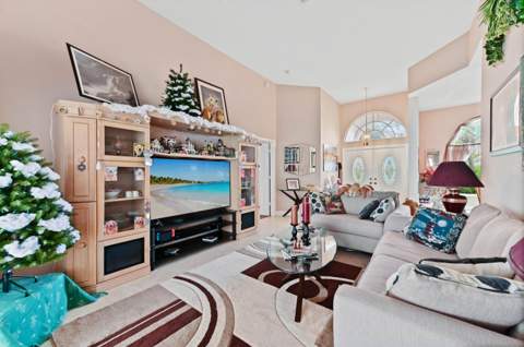 7734 Belmont Drive, Lake Worth FL - photo 9 of 37