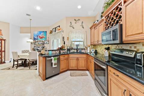 7734 Belmont Drive, Lake Worth FL - photo 13 of 37