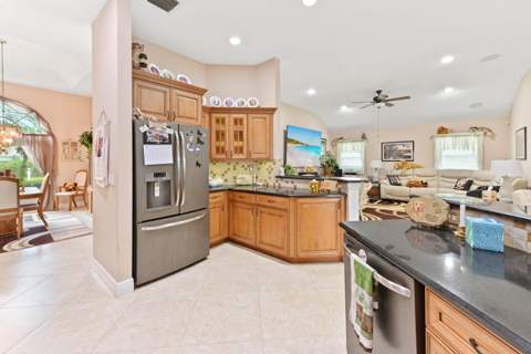 7734 Belmont Drive, Lake Worth FL - photo 14 of 37