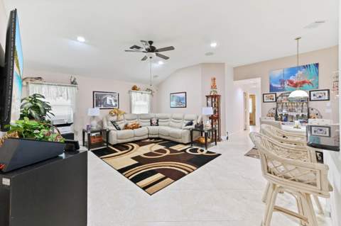 7734 Belmont Drive, Lake Worth FL - photo 15 of 37