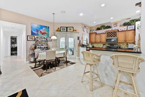 7734 Belmont Drive, Lake Worth FL - photo 18 of 37
