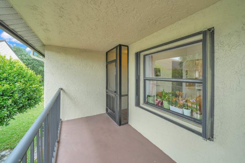 2 bedroom Condominium at 7867 Willow Spring Drive #821, Gardens Of Willow Bend Conds 1,2, & 3 Decls Filed, Lake Worth — photo 2