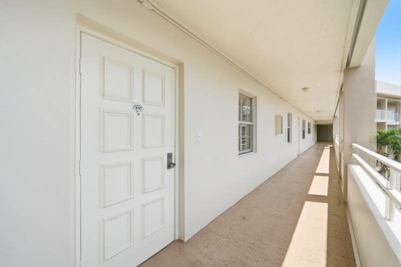 3 bedroom Condominium at 3800 Oaks Clubhouse Drive #410, Palm-Aire Country Club, Pompano Beach — photo 4