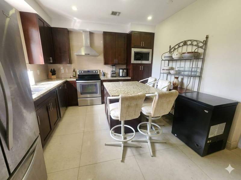 4 bedroom Single Family Residence at 1514 Davie Boulevard, Hendricks Heights, Fort Lauderdale — photo 5