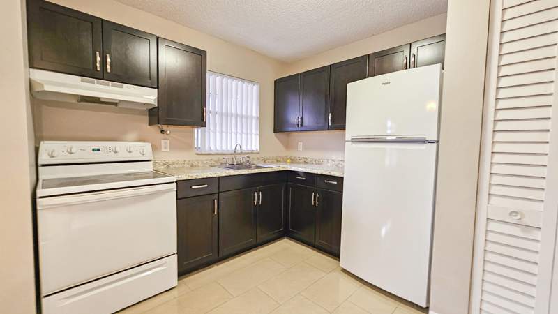 2 bedroom Villa at 416 Lakeside Drive #129, Village On The Lake Condo, Margate — photo 4