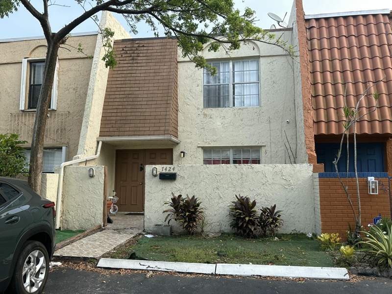 3 bedroom Townhouse at 7424 NW 75th Street, Greenbrier Development Add 1, Tamarac — photo 2
