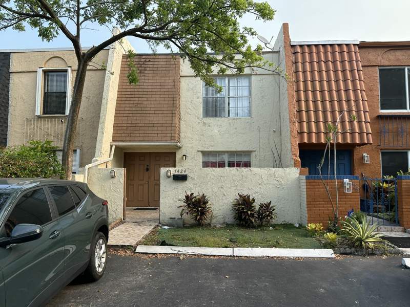 3 bedroom Townhouse at 7424 NW 75th Street, Greenbrier Development Add 1, Tamarac — photo 3