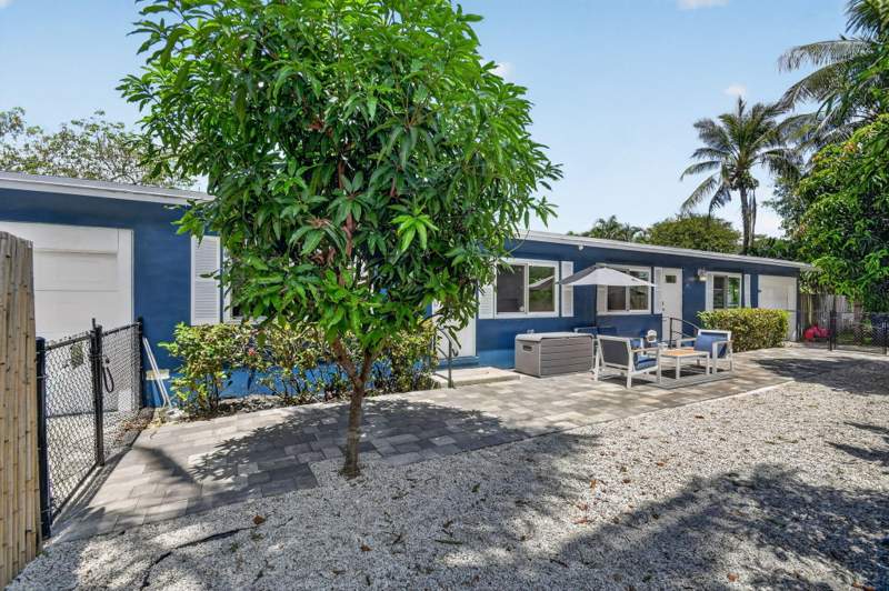 4 bedroom Single Family Residence at 4329 Kirk Road, Arlette Court, Lake Worth — photo 2