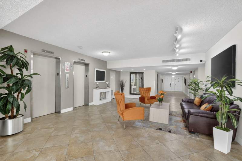 3 bedroom Condominium at 3900 Oaks Clubhouse Drive #410, No 76 Palm-Aire Country Club, Pompano Beach — photo 4
