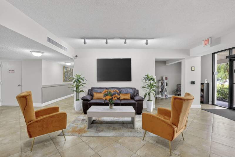 3 bedroom Condominium at 3900 Oaks Clubhouse Drive #410, No 76 Palm-Aire Country Club, Pompano Beach — photo 5