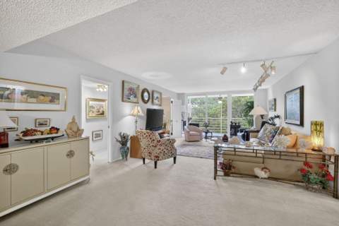 3900 Oaks Clubhouse Drive #410, Pompano Beach FL - photo 7 of 43