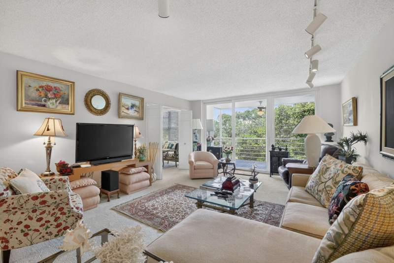 3 bedroom Condominium at 3900 Oaks Clubhouse Drive #410, No 76 Palm-Aire Country Club, Pompano Beach — photo 2