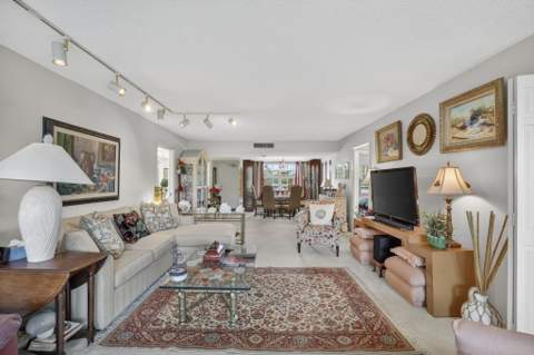 3900 Oaks Clubhouse Drive #410, Pompano Beach FL - photo 10 of 43