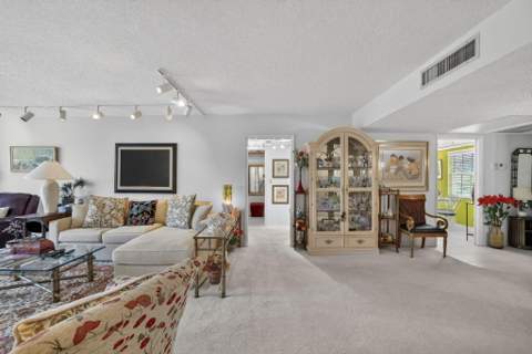 3900 Oaks Clubhouse Drive #410, Pompano Beach FL - photo 18 of 43