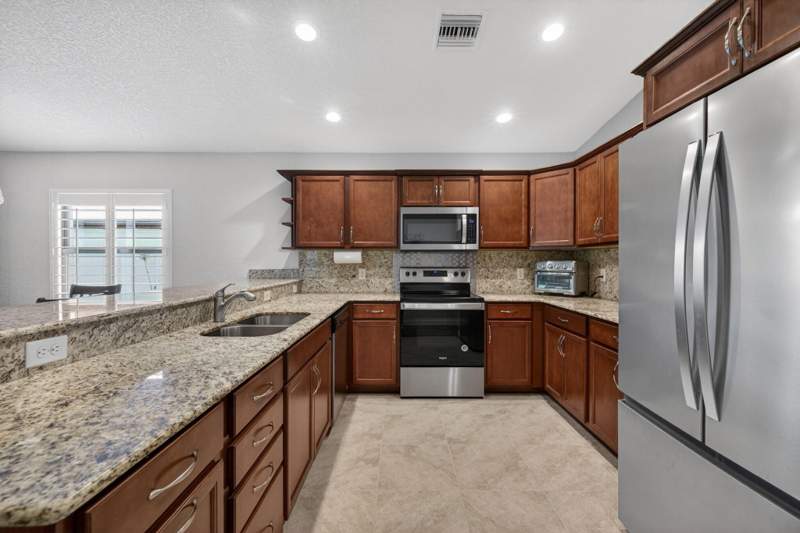2 bedroom Single Family Residence at 6456 Alemendra Street, Spanish Lakes Fairways Leasehold Estates, Fort Pierce — photo 5